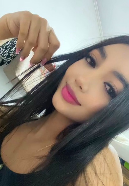 Cata, a verified girl from Colombia live on an adult video call on FoxCam