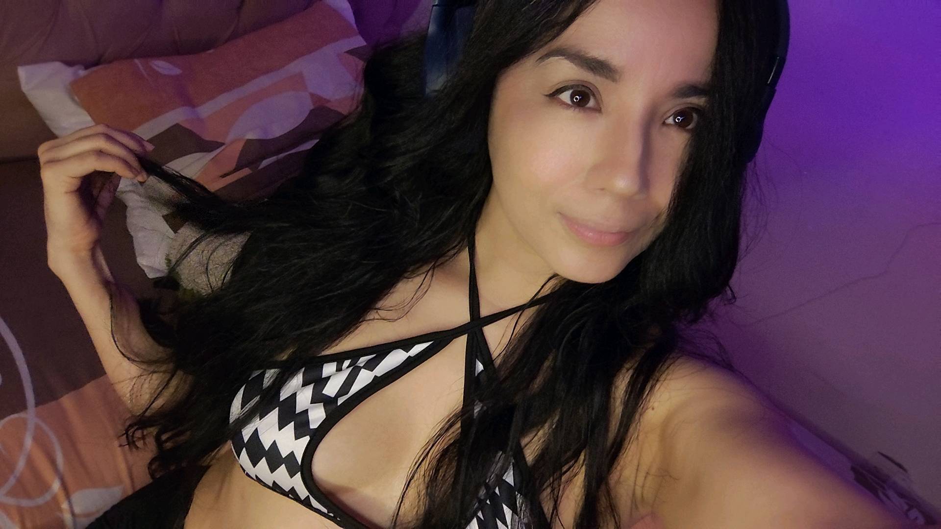 Ale from Ecuador, online for a single girl chat